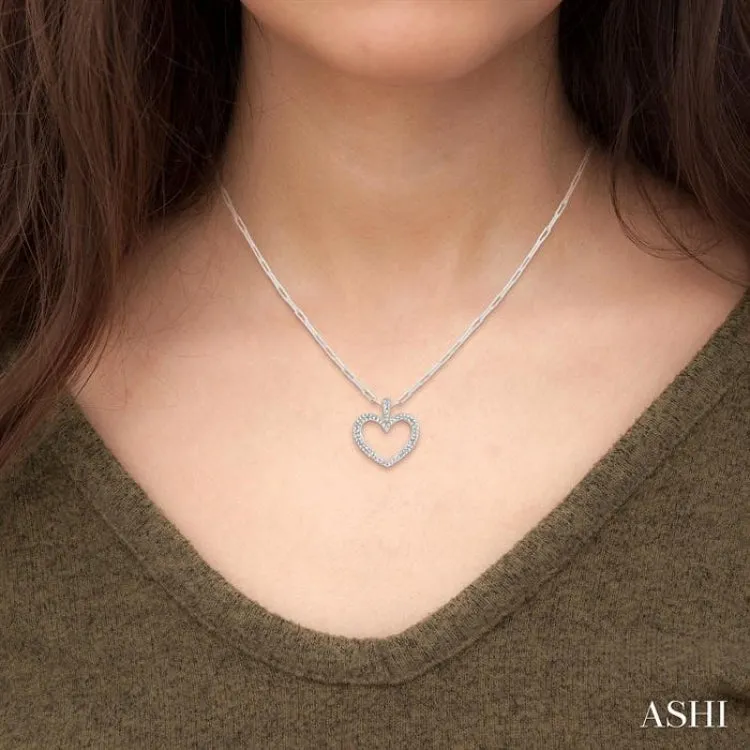 1/2 Ctw Round Cut Diamond Heart Pendant With Chain in 14K White Gold