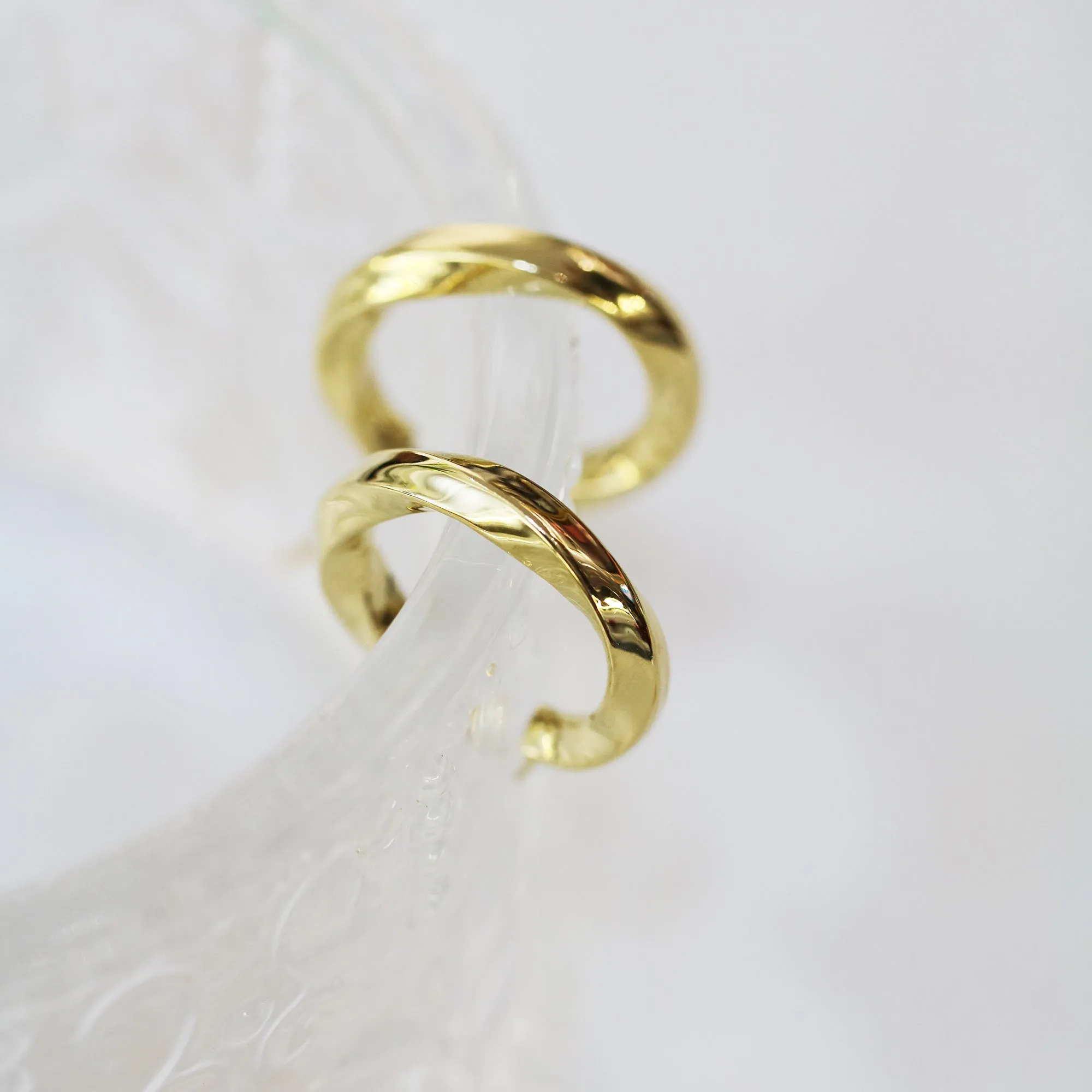 18k Yellow Gold Shiny Hoop Earrings, Pair