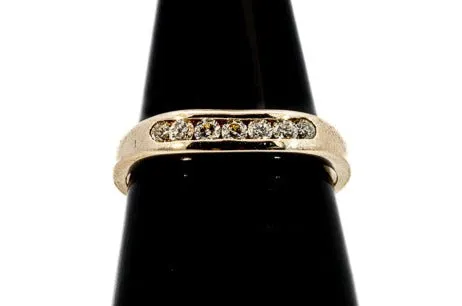 Elegant Yellow Gold Diamond Engagement/Wedding Ring - TDW 0.50ct