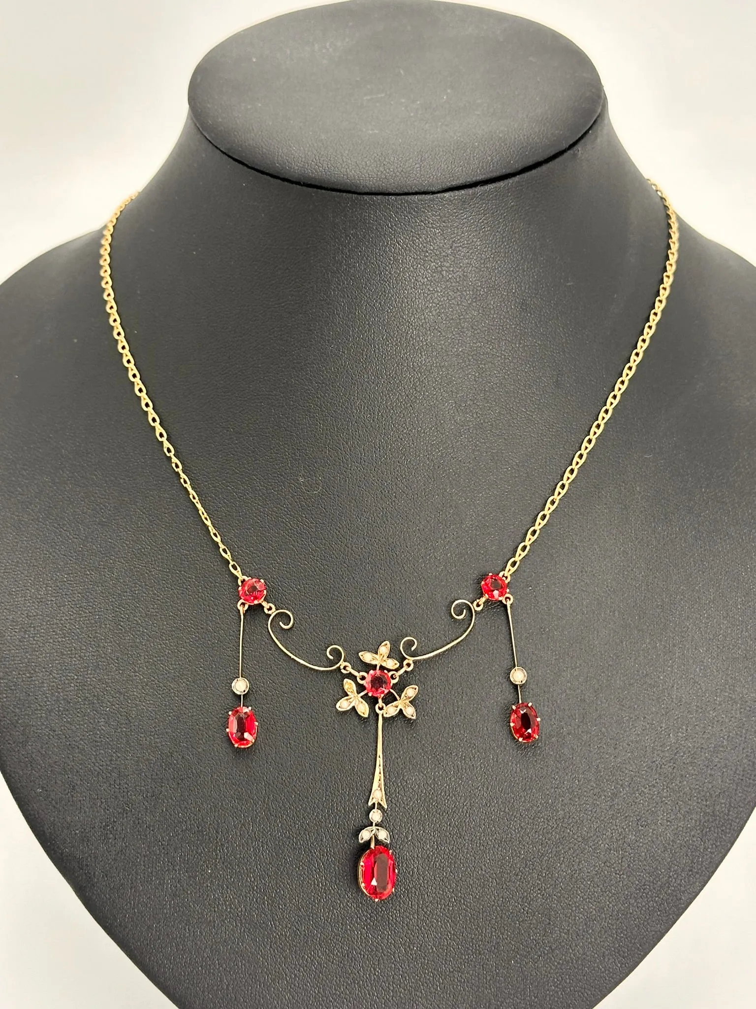 Elegant Yellow Gold Garnet and Pearl Necklace