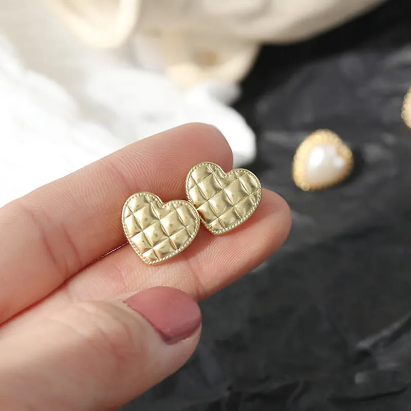 Quilted Gold Heart Stud Earrings jlt11869