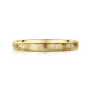 Traditional 12-diamond 3mm Wedding Ring in 9ct Yellow Gold