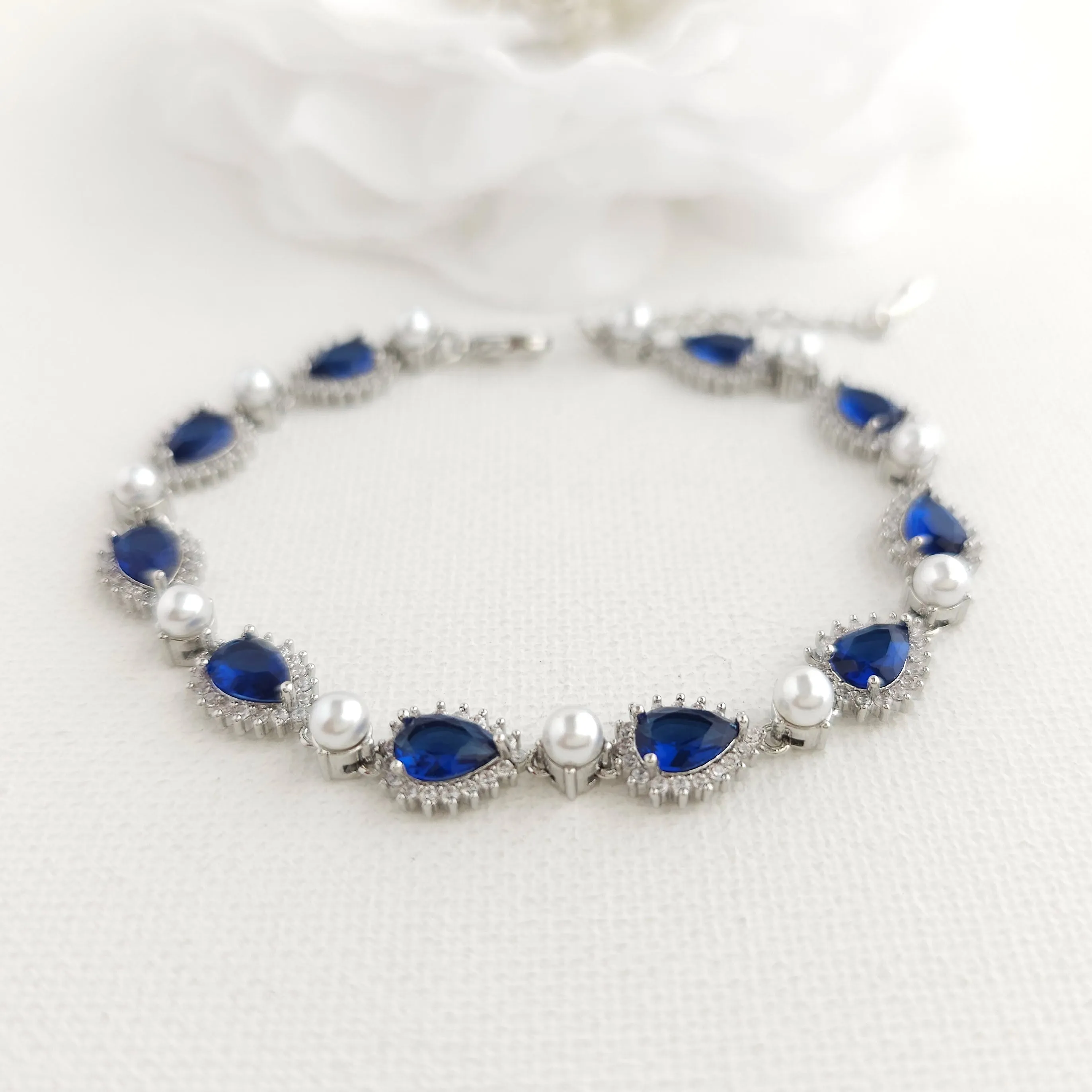 Women Blue Bracelet in Rose Gold with White Pearls-Aoi