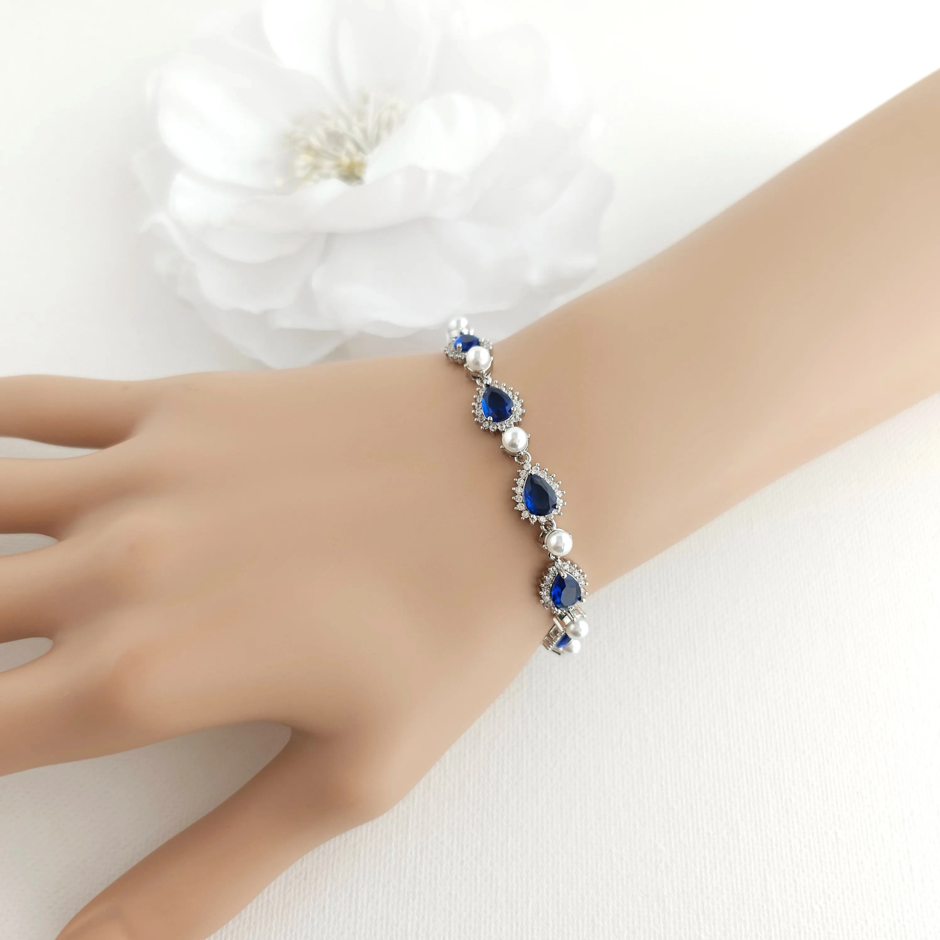 Women Blue Bracelet in Rose Gold with White Pearls-Aoi