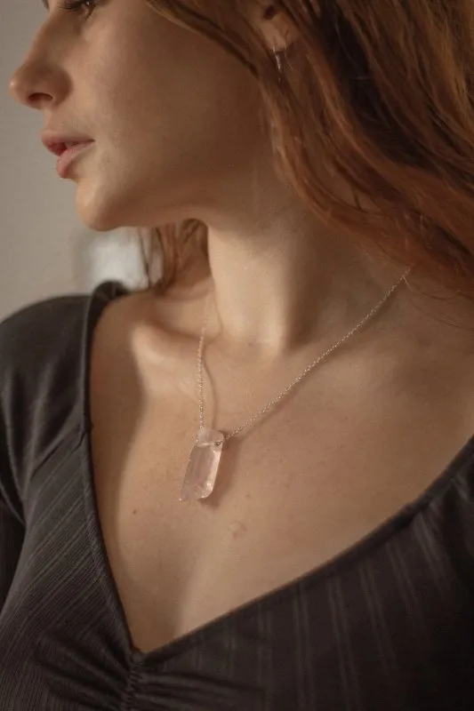 Xander Kostroma - 925 Sterling Silver & Rose Quartz Pendant Necklace -Ideal for Daily Wear, Romantic Gifts, and Special Occasions - 42cm Chain with 3.5cm Pendant - A Thoughtful Gift for Crystal Healing and Fashion Lovers